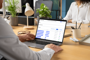 Immagine che mostra un lavoratore che utilizza il sistema DRIVE-ML